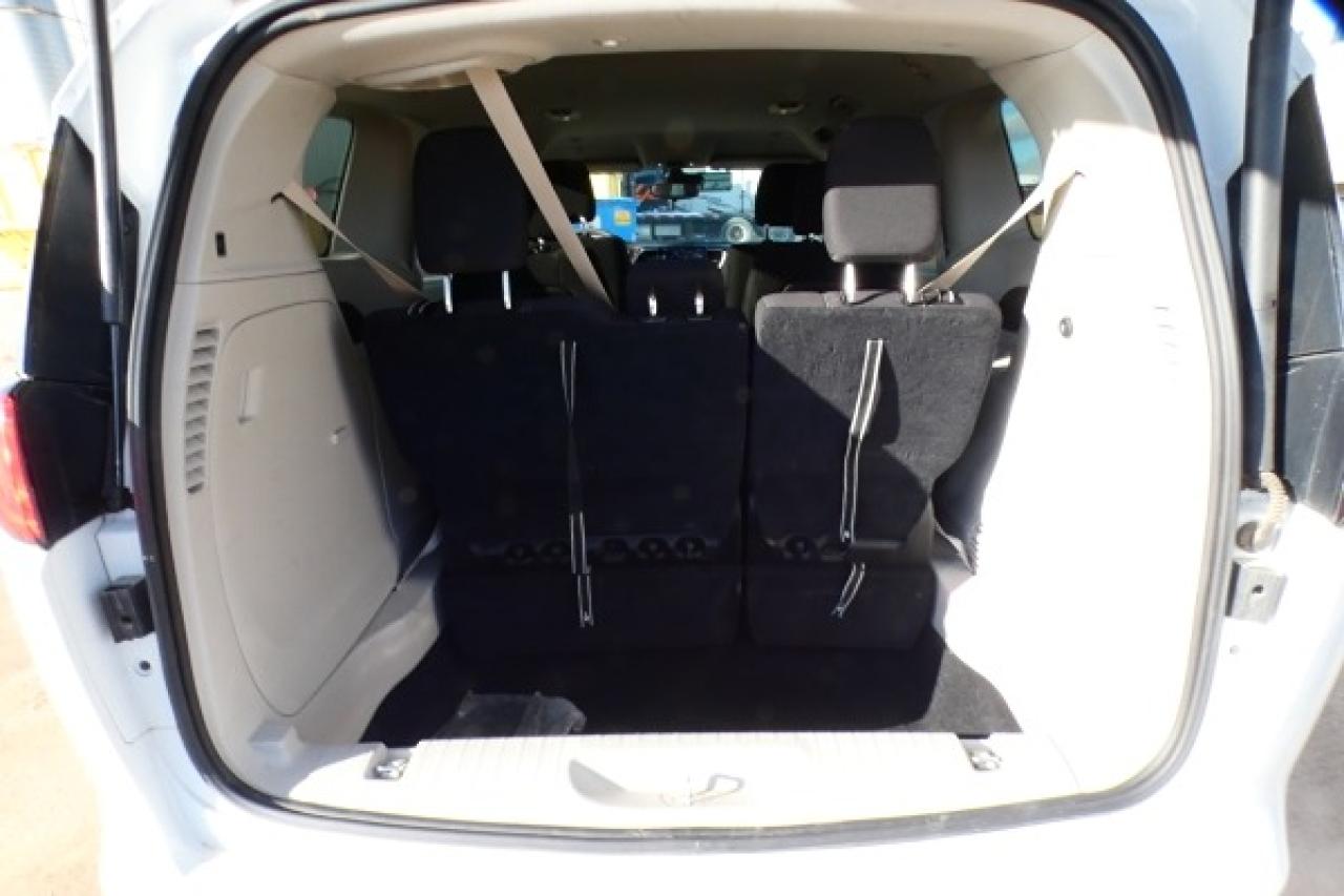 2024 Chrysler Grand Caravan SXT 2WD w/Htd cloth, Htd wheel, NAV, BUC - Photo #9