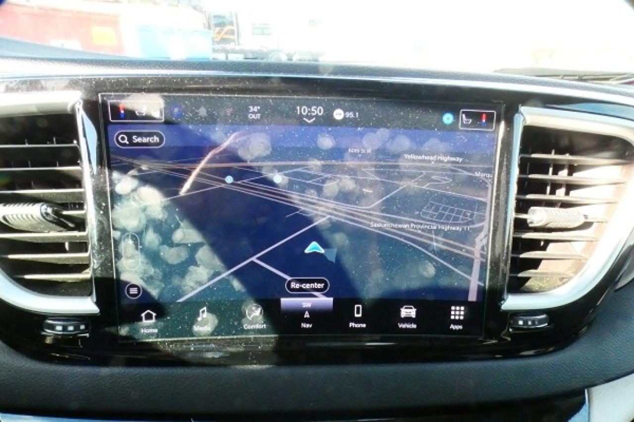 2024 Chrysler Grand Caravan SXT 2WD w/Htd cloth, Htd wheel, NAV, BUC - Photo #16