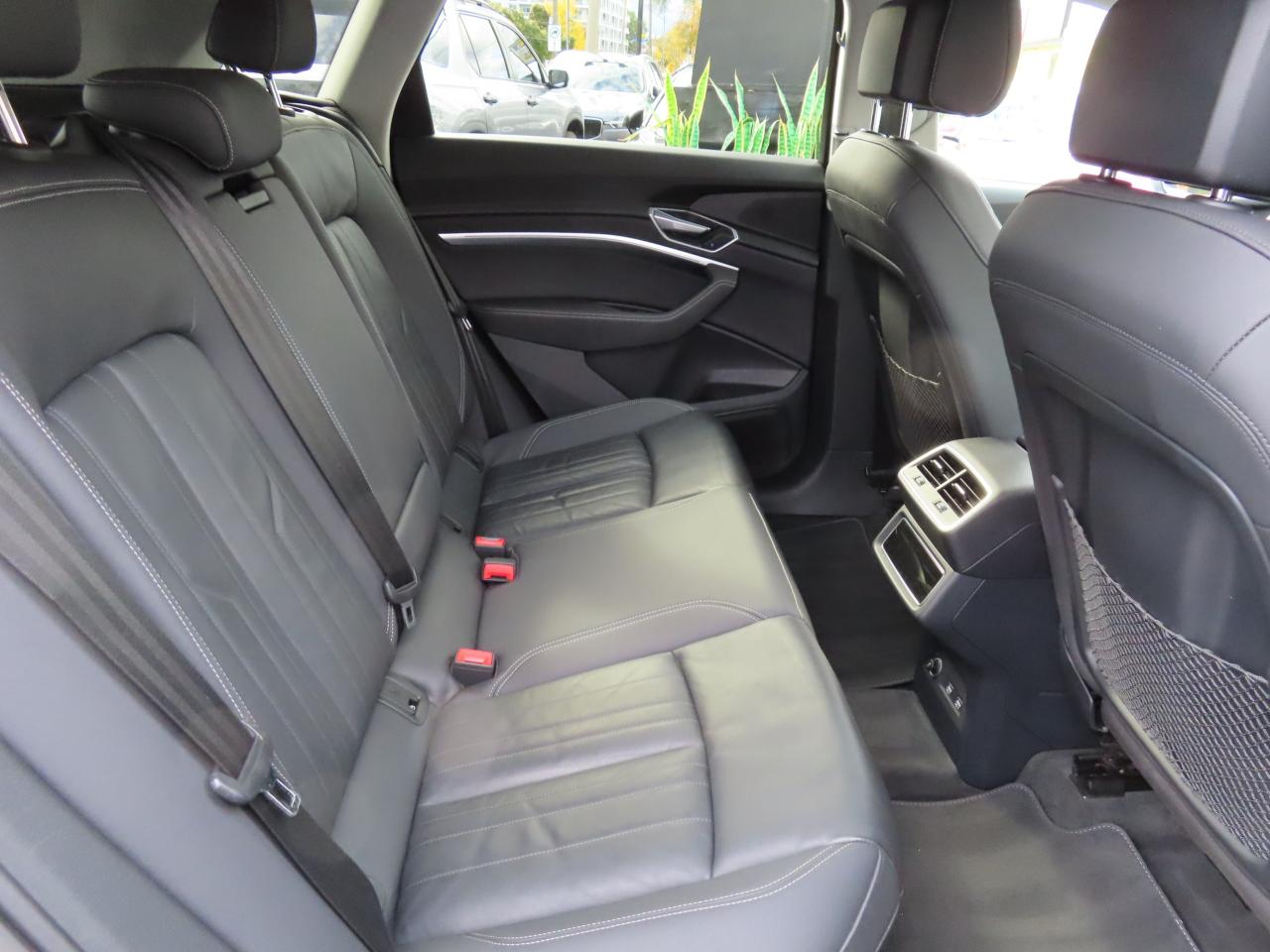 2019 Audi E-Tron PROGRESSIV QUATTRO - Navigation System - Blind Spot Monitor !!! Photo