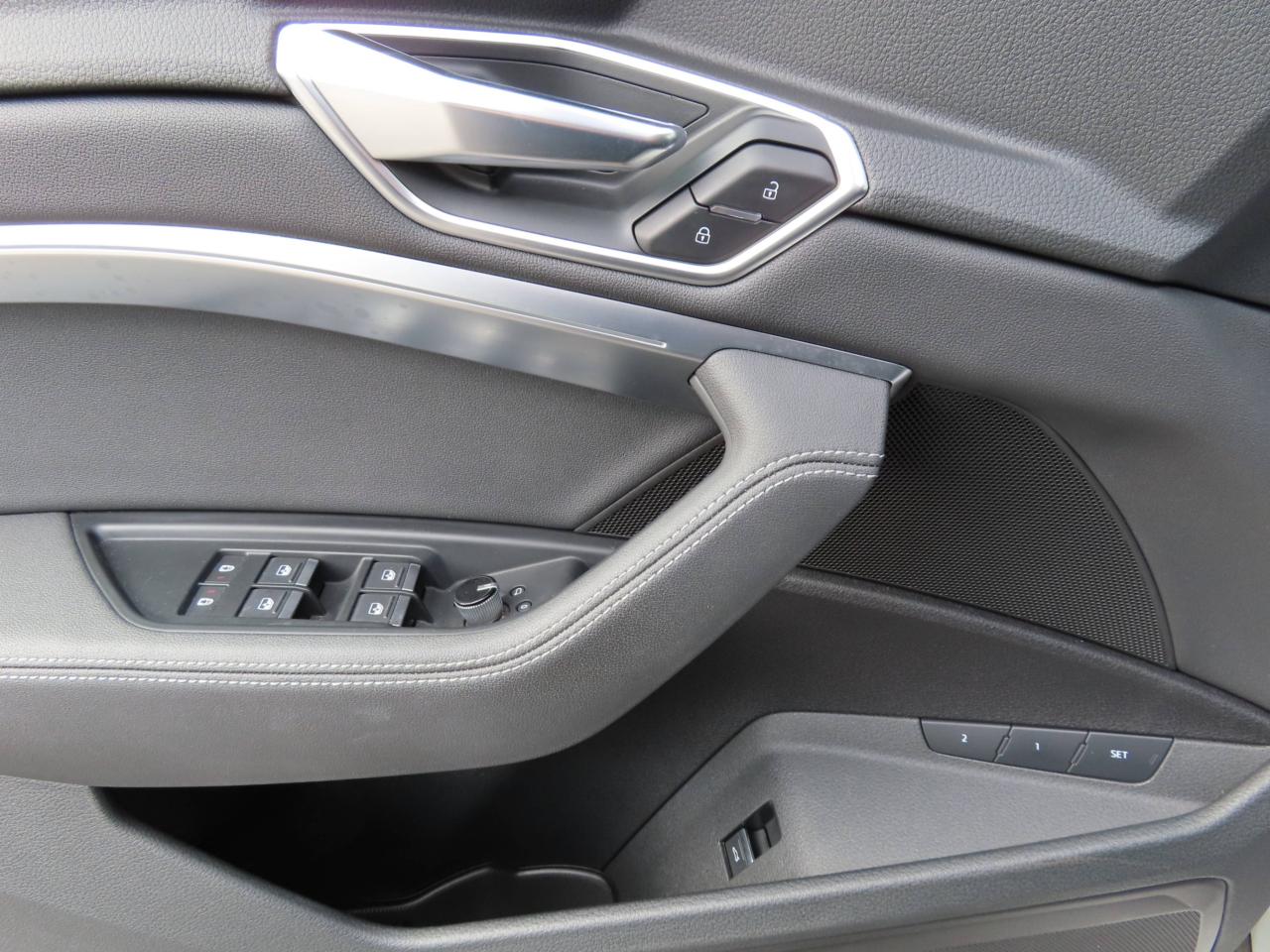 2019 Audi E-Tron PROGRESSIV QUATTRO - Navigation System - Blind Spot Monitor !!! Photo