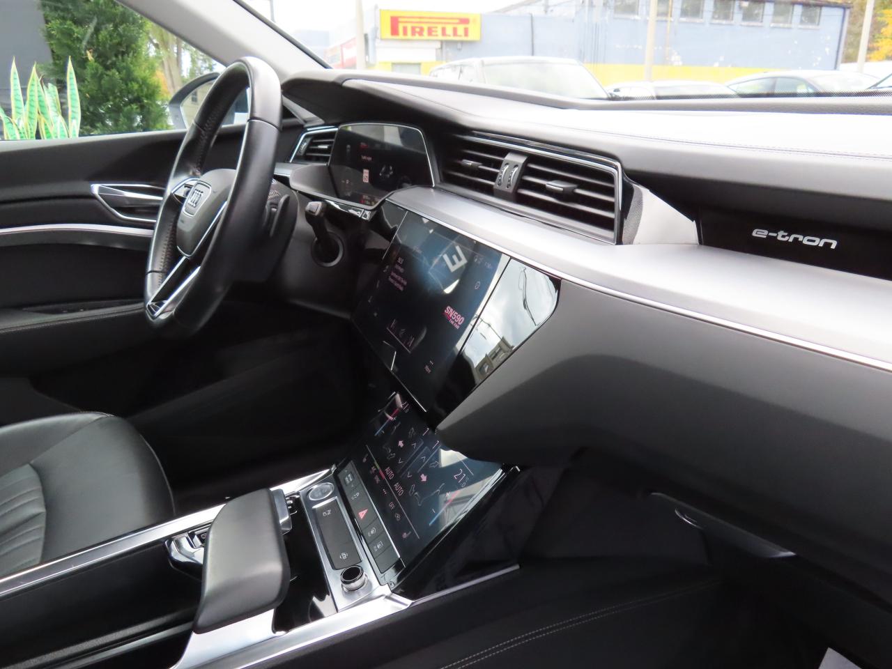 2019 Audi E-Tron PROGRESSIV QUATTRO - Navigation System - Blind Spot Monitor !!! Photo