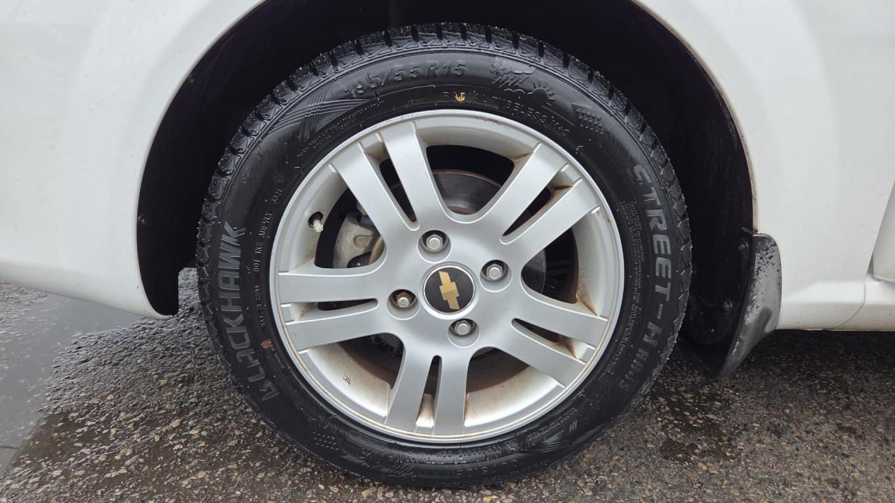 2006 Chevrolet Optra5 LT, HATCH, AUTO, LOW KMS, ONLY 44,000KMS, CERT - Photo #10