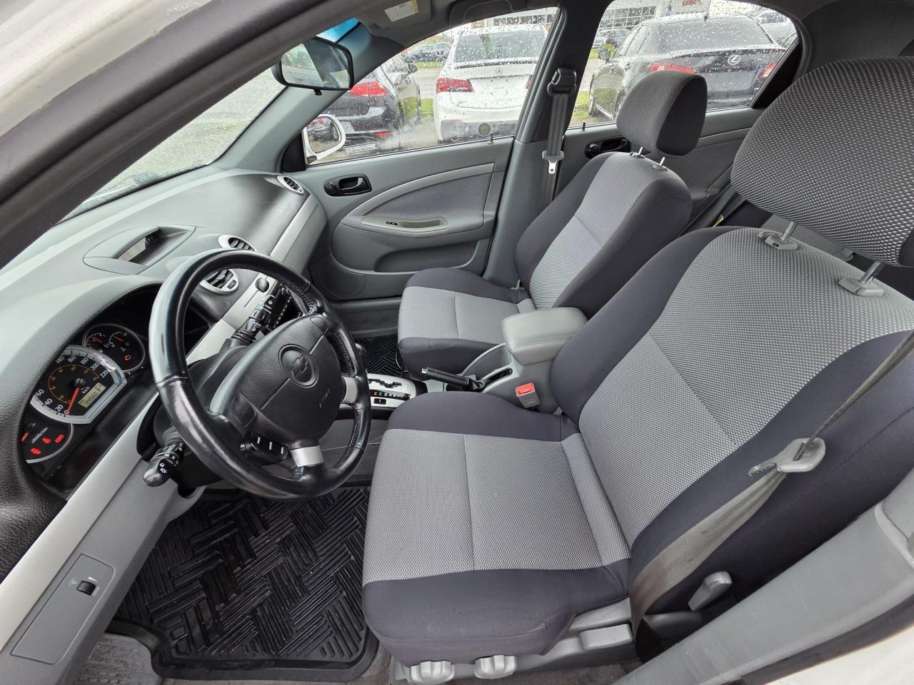 2006 Chevrolet Optra5 LT, HATCH, AUTO, LOW KMS, ONLY 44,000KMS, CERT - Photo #11