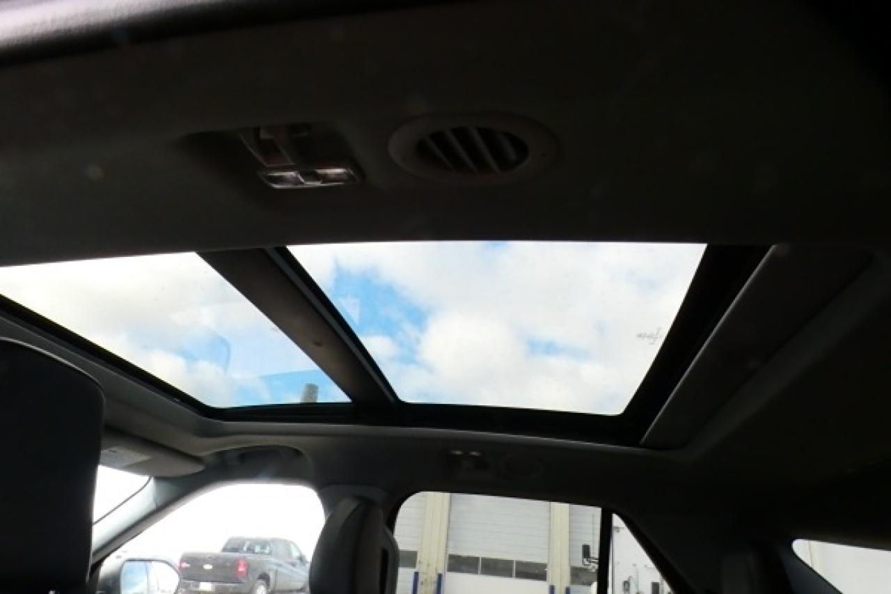 2024 Ford Explorer XLT 4WD w/Htd Leather, pano S/R, BUC - Photo #17