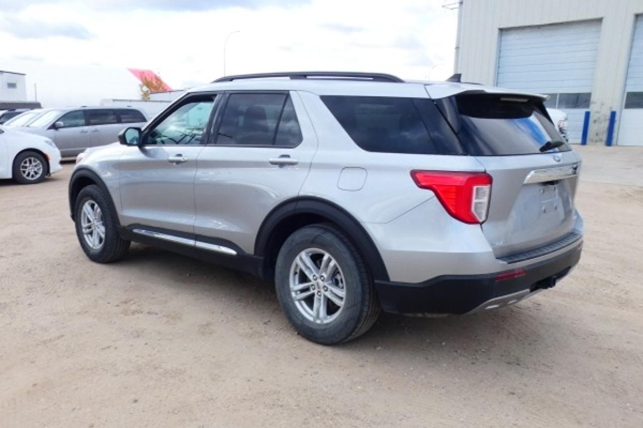 2024 Ford Explorer XLT 4WD w/Htd Leather, pano S/R, BUC - Photo #8