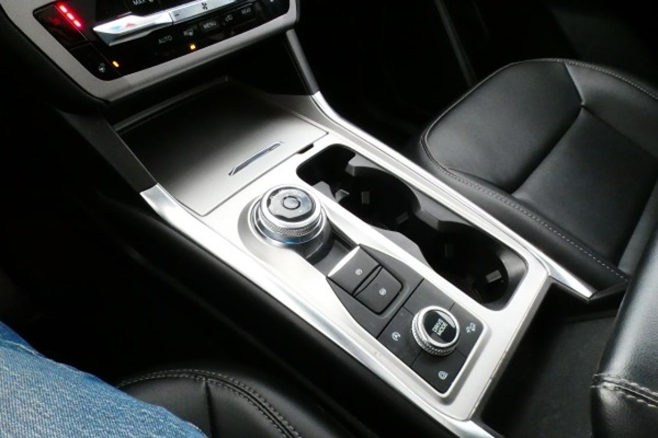 2024 Ford Explorer XLT 4WD w/Htd Leather, pano S/R, BUC - Photo #16