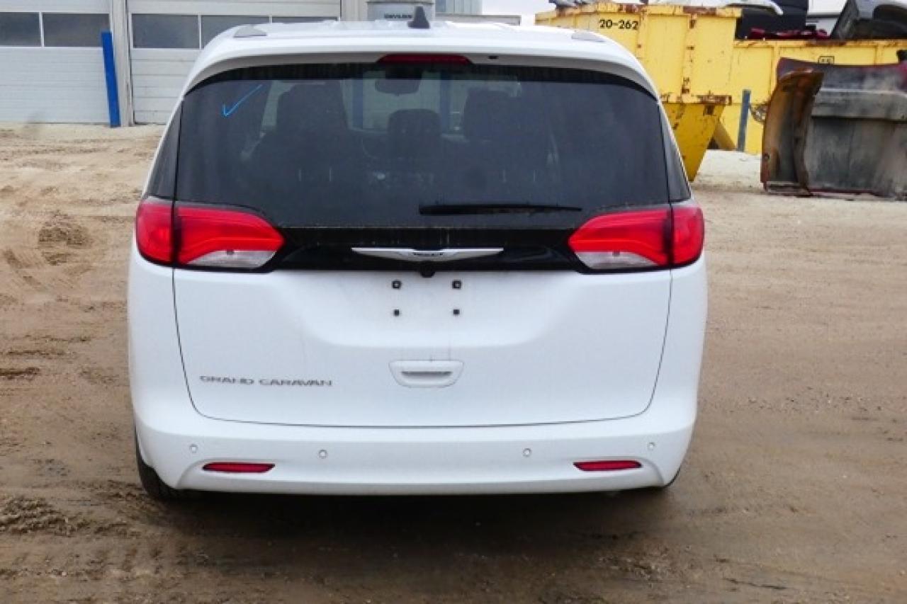 2024 Chrysler Grand Caravan SXT 2WD w/Htd cloth, Htd wheel, NAV, BUC - Photo #7