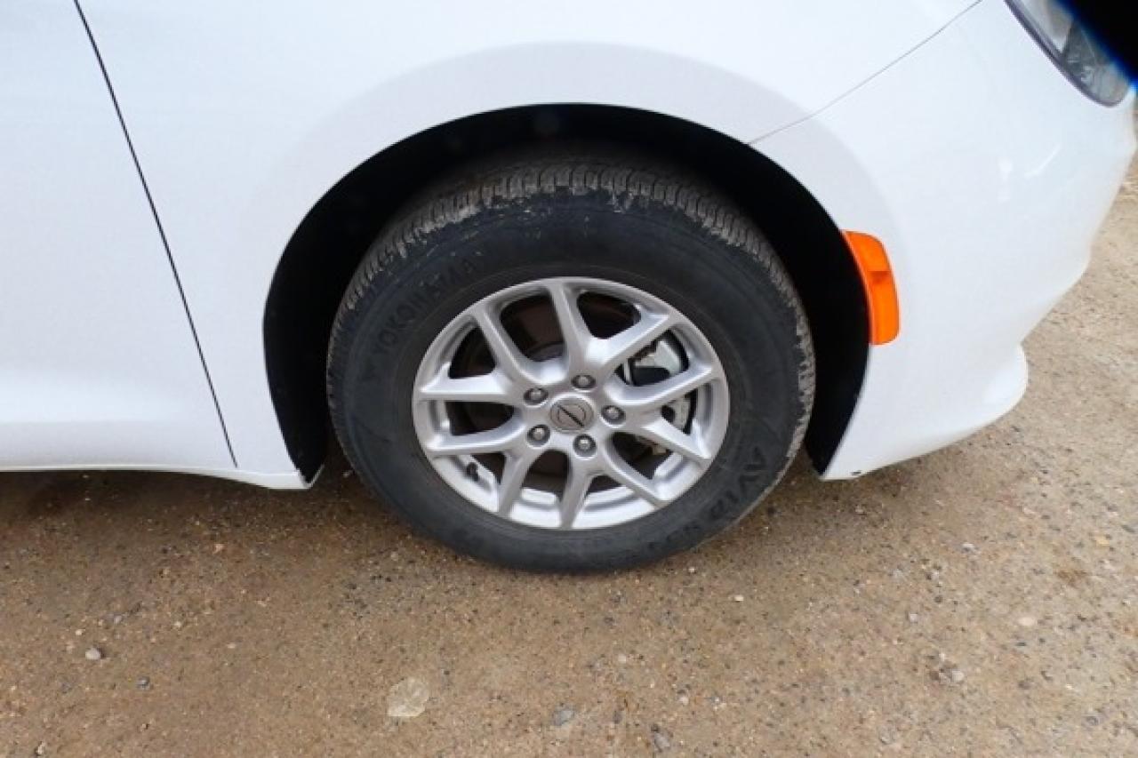 2024 Chrysler Grand Caravan SXT 2WD w/Htd cloth, Htd wheel, NAV, BUC - Photo #18