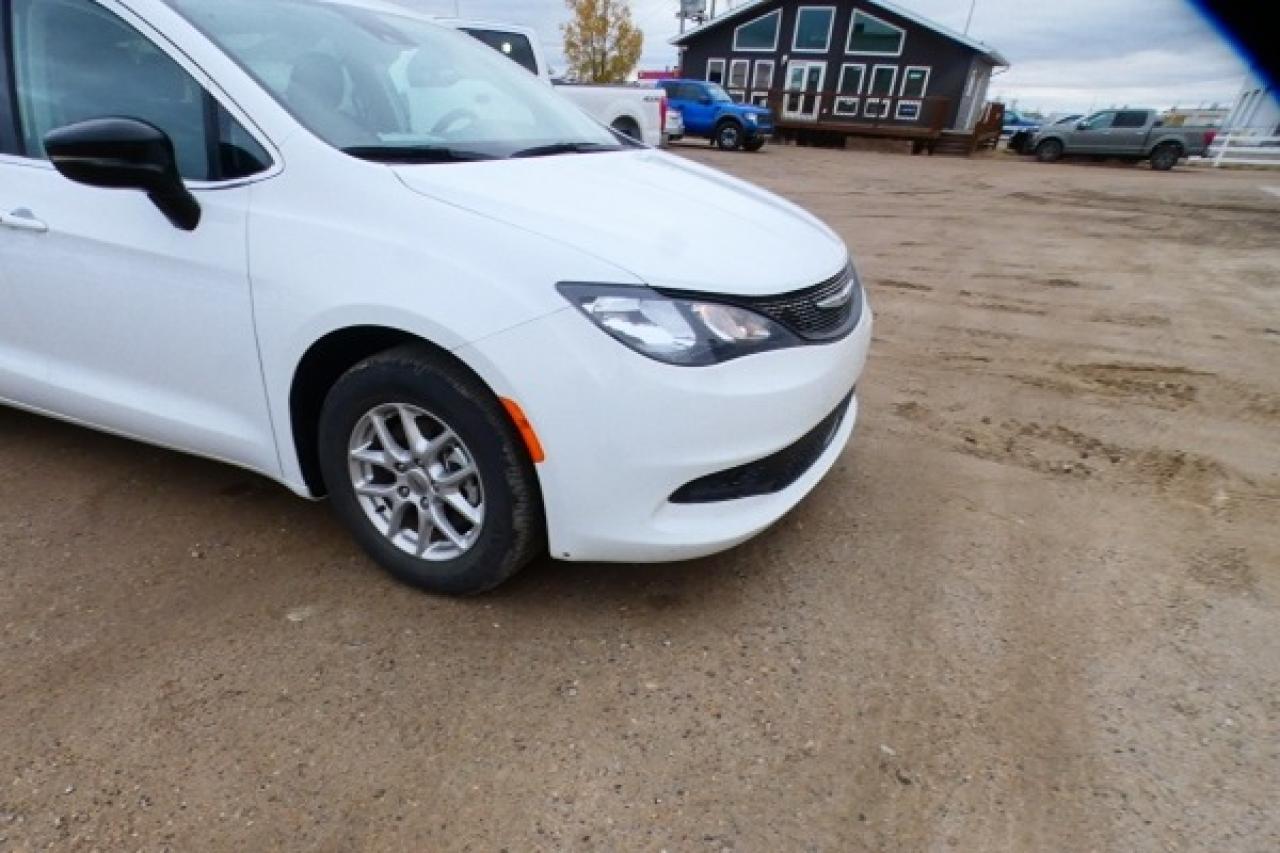 2024 Chrysler Grand Caravan SXT 2WD w/Htd cloth, Htd wheel, NAV, BUC - Photo #22