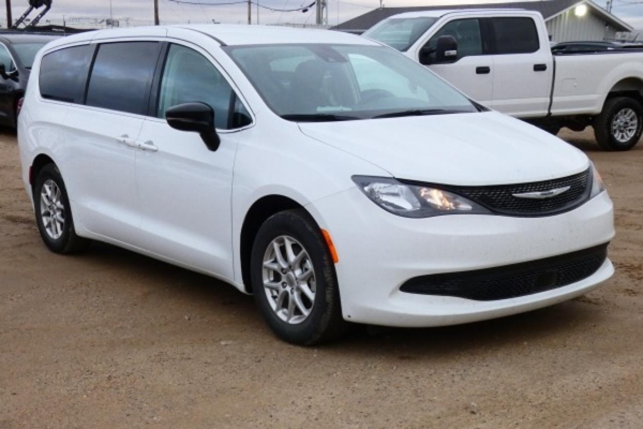 2024 Chrysler Grand Caravan SXT 2WD w/Htd cloth, Htd wheel, NAV, BUC - Photo #4