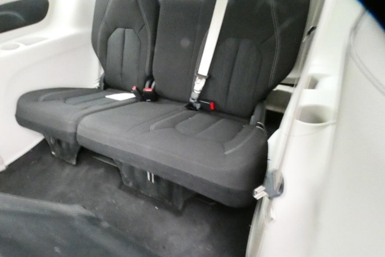 2024 Chrysler Grand Caravan SXT 2WD w/Htd cloth, Htd wheel, NAV, BUC - Photo #10
