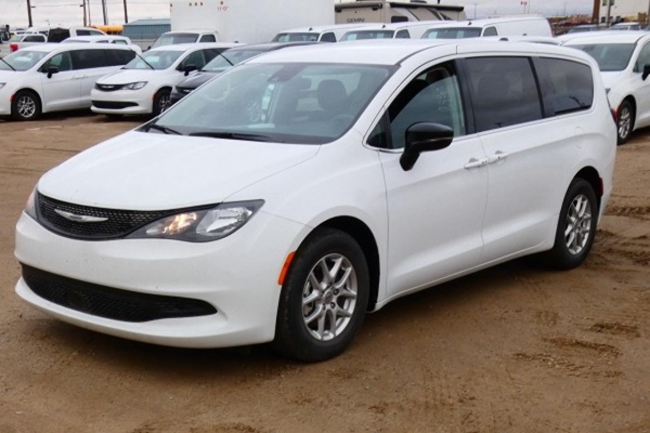 2024 Chrysler Grand Caravan SXT 2WD w/Htd cloth, Htd wheel, NAV, BUC - Photo #2