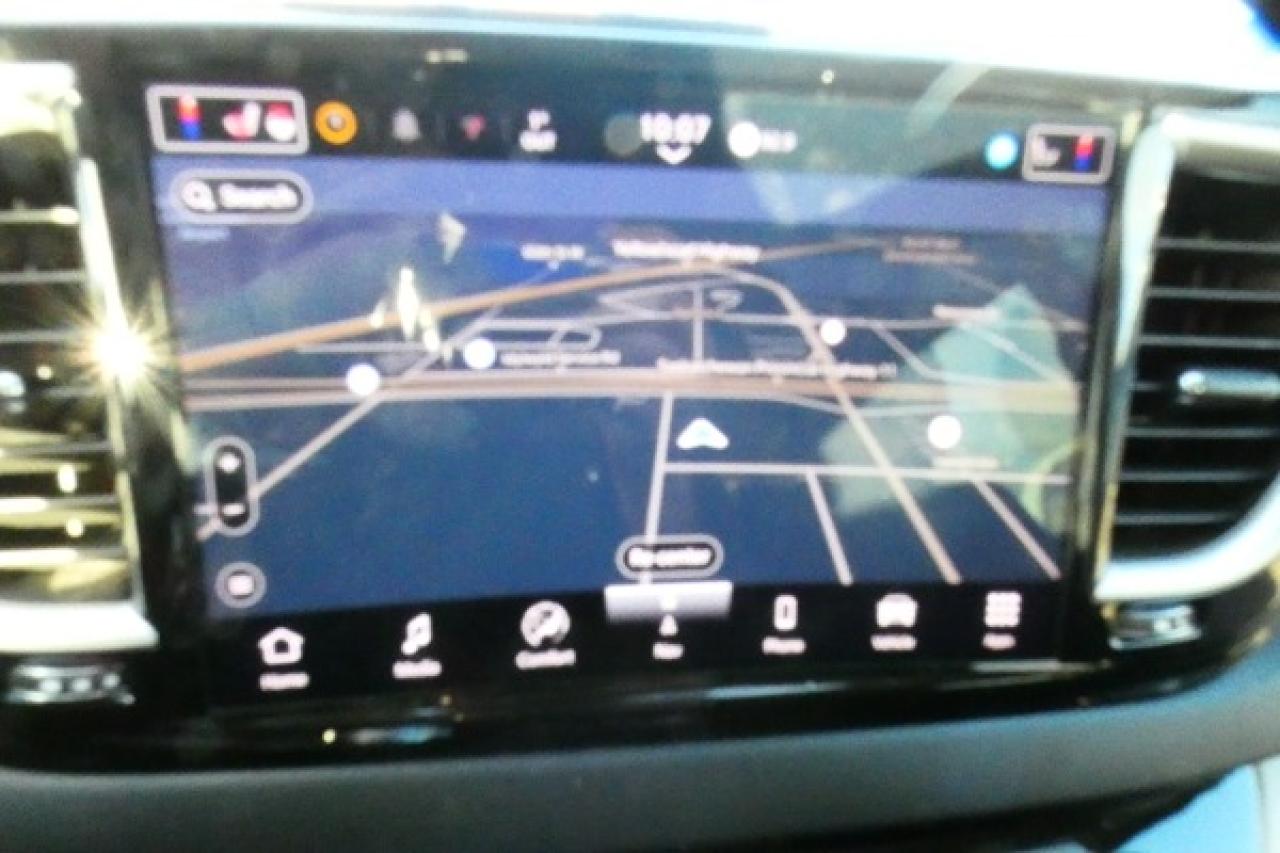 2024 Chrysler Grand Caravan SXT 2WD w/Htd cloth, Htd wheel, NAV, BUC - Photo #16