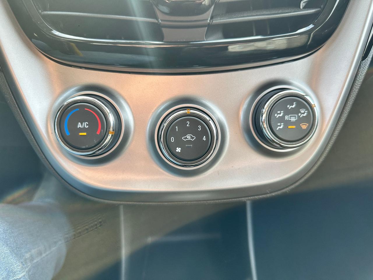 2018 Chevrolet Spark LT Cloth FM/XM A/C Bluetooth Backup Cam CarPlay Photo