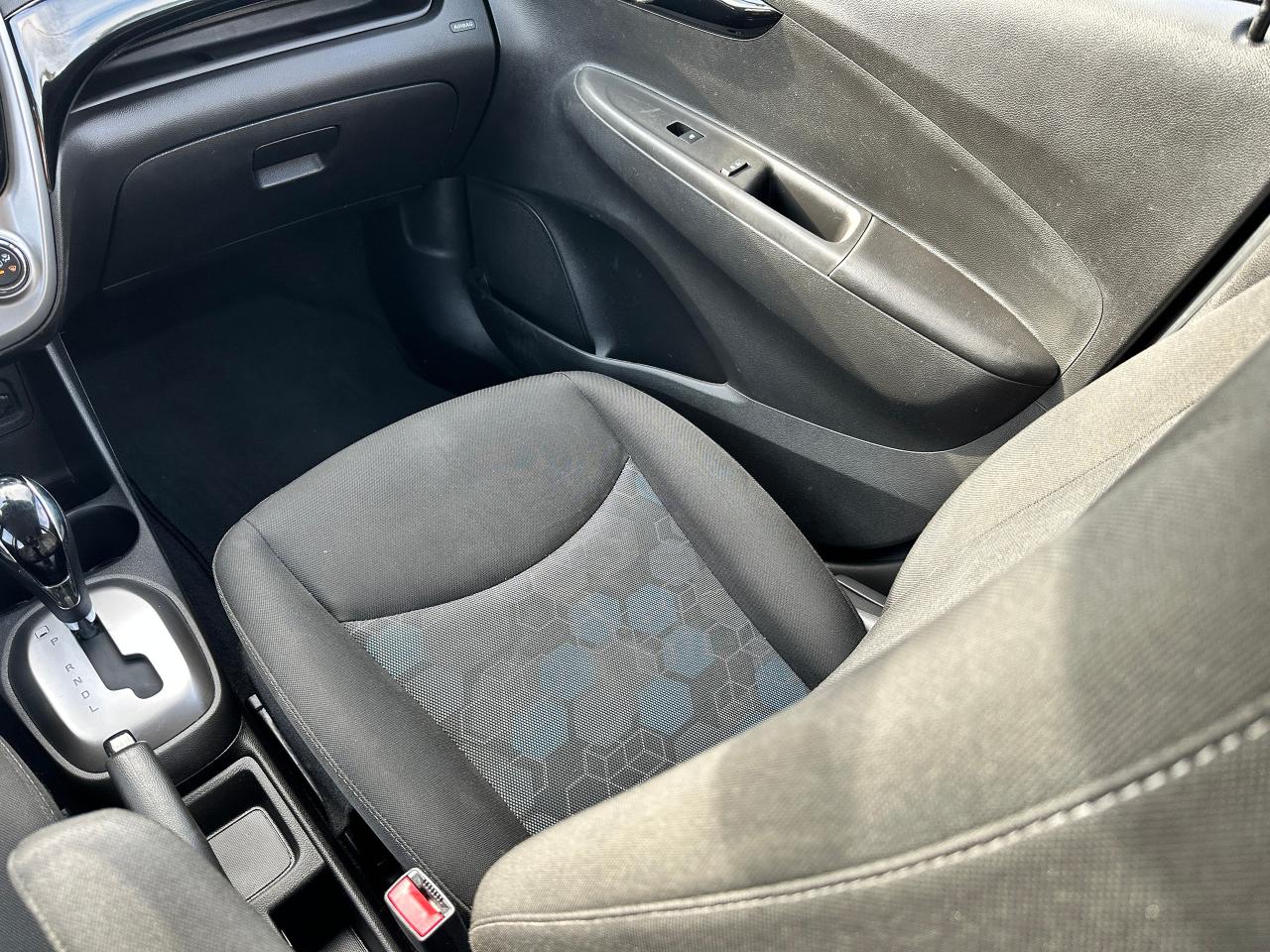 2018 Chevrolet Spark LT Cloth FM/XM A/C Bluetooth Backup Cam CarPlay Photo