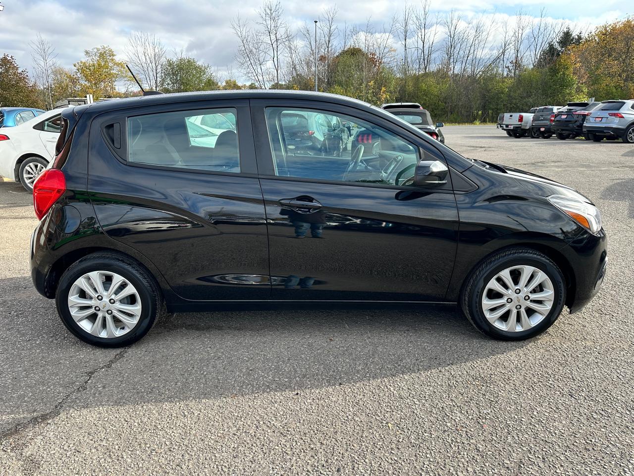 2018 Chevrolet Spark LT Cloth FM/XM A/C Bluetooth Backup Cam CarPlay Photo4