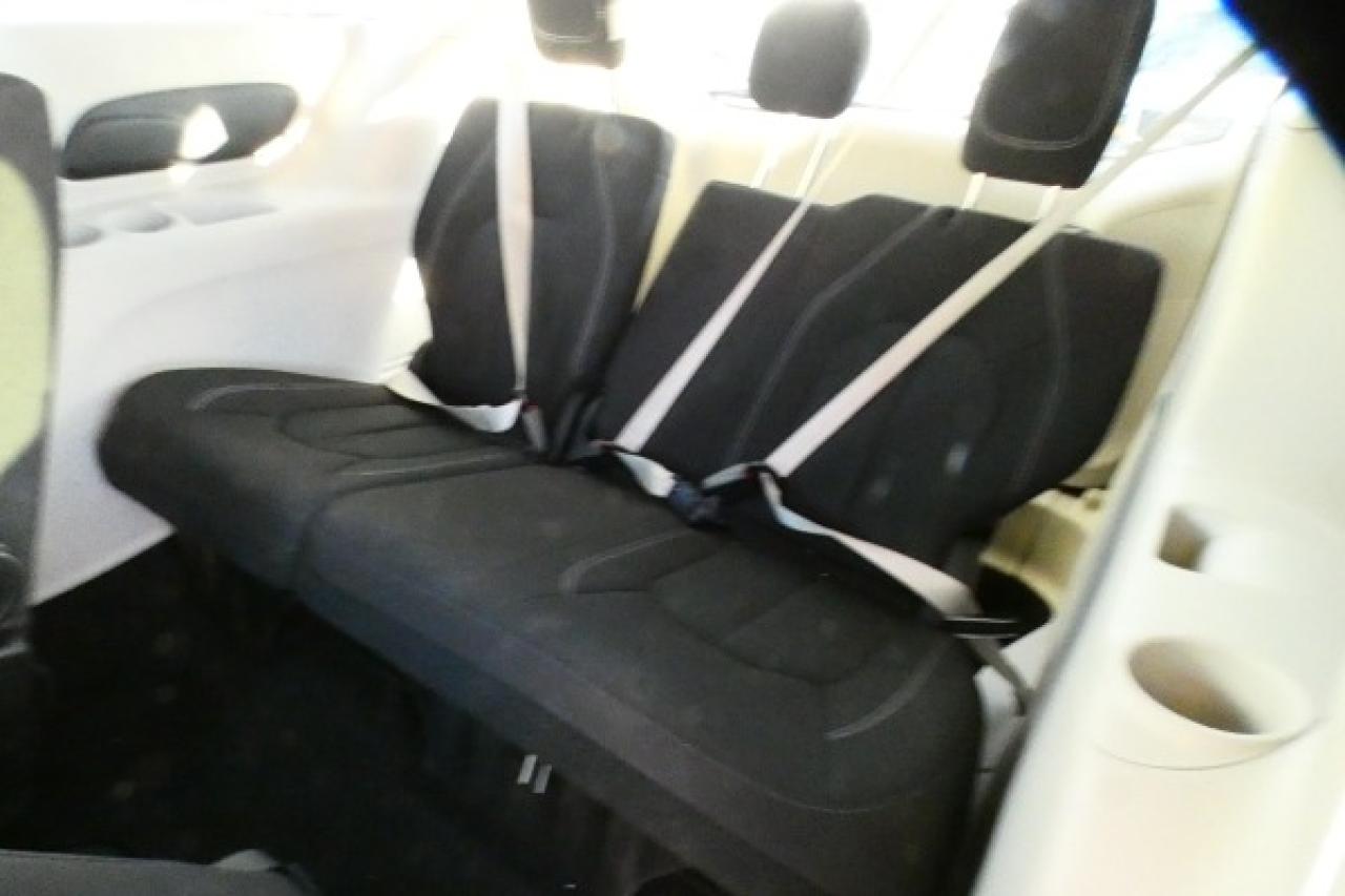 2024 Chrysler Grand Caravan SXT 2WD w/Htd cloth, Htd wheel, NAV, BUC - Photo #10