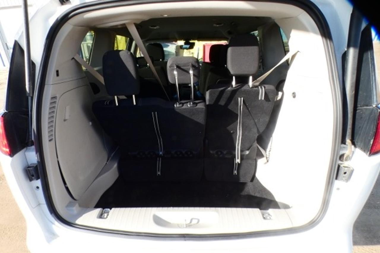 2024 Chrysler Grand Caravan SXT 2WD w/Htd cloth, Htd wheel, NAV, BUC - Photo #9