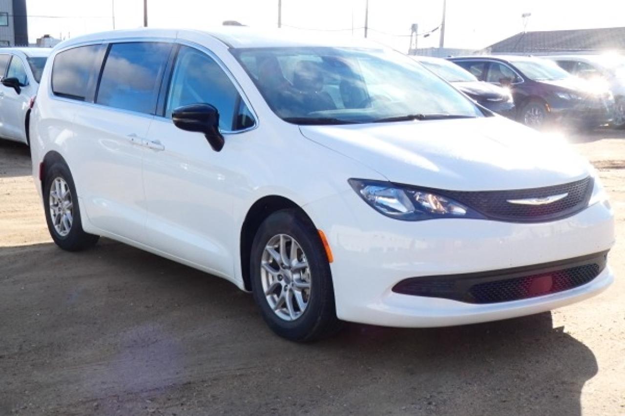 2024 Chrysler Grand Caravan SXT 2WD w/Htd cloth, Htd wheel, NAV, BUC - Photo #4