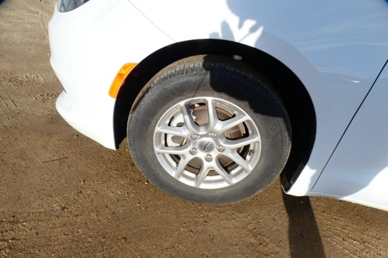 2024 Chrysler Grand Caravan SXT 2WD w/Htd cloth, Htd wheel, NAV, BUC - Photo #18