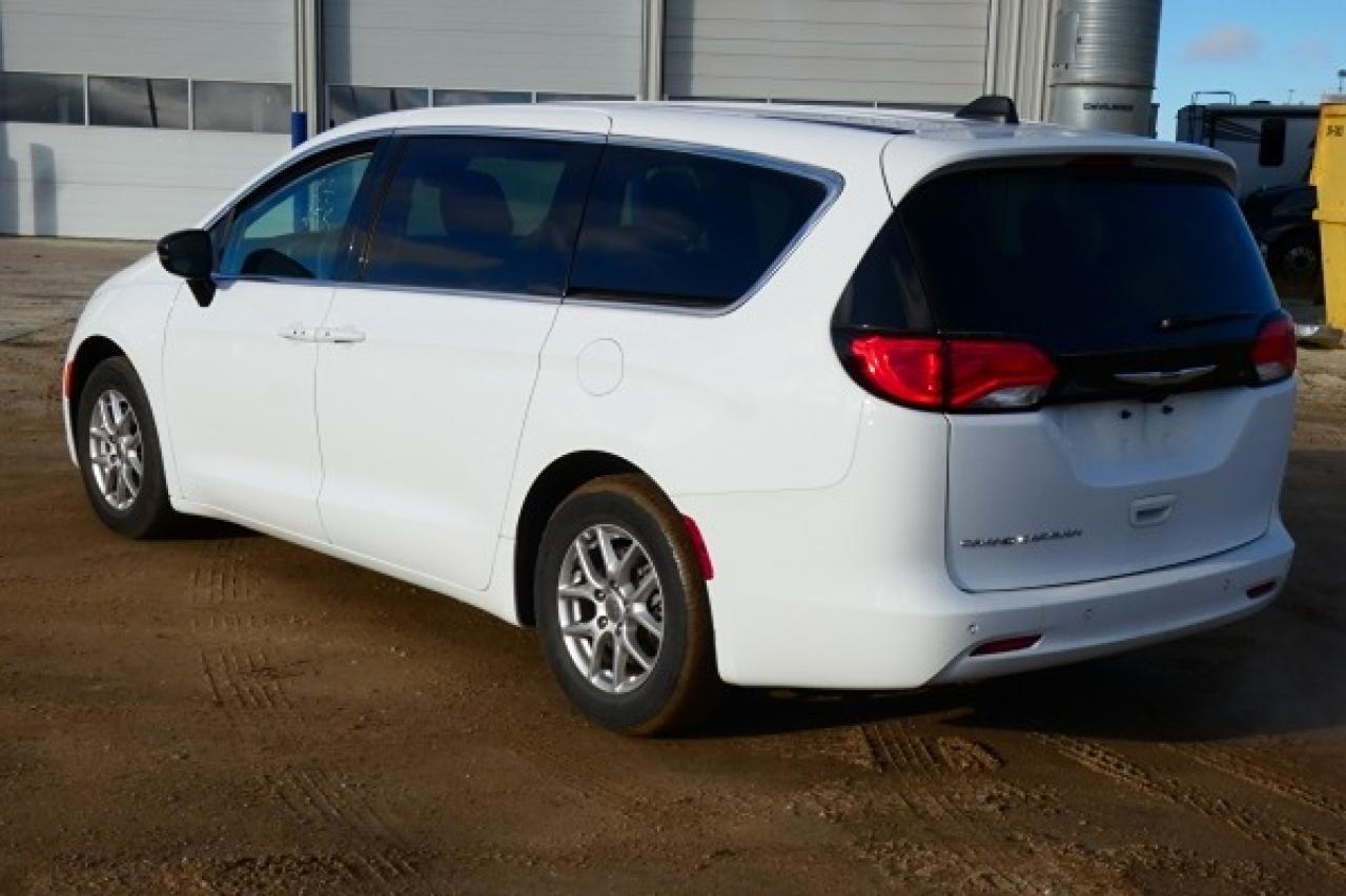 2024 Chrysler Grand Caravan SXT 2WD w/Htd cloth, Htd wheel, NAV, BUC - Photo #8