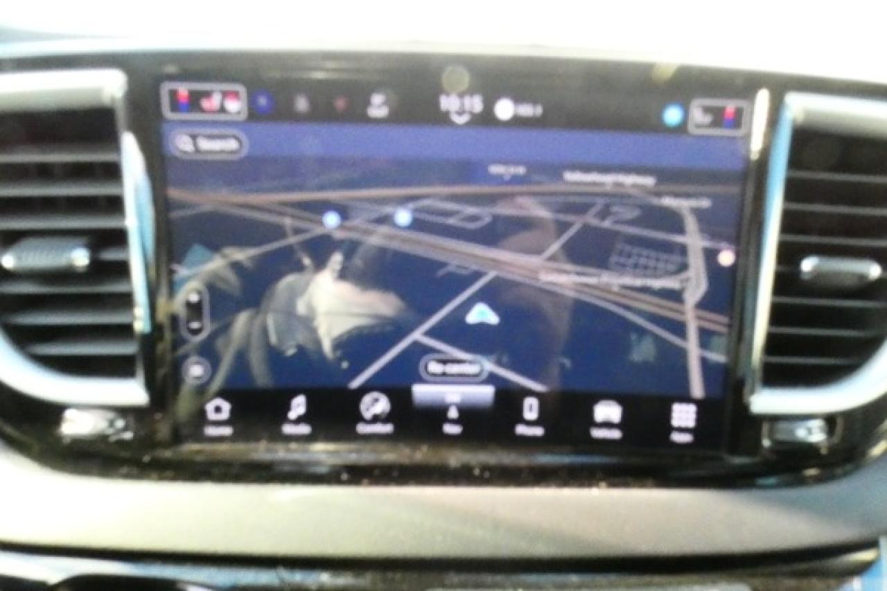 2024 Chrysler Grand Caravan SXT 2WD w/Htd cloth, Htd wheel, NAV, BUC - Photo #16