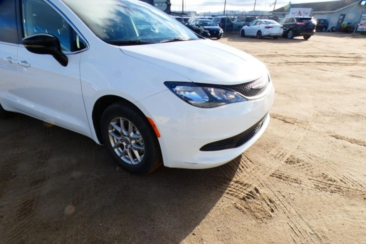 2024 Chrysler Grand Caravan SXT 2WD w/Htd cloth, Htd wheel, NAV, BUC - Photo #22