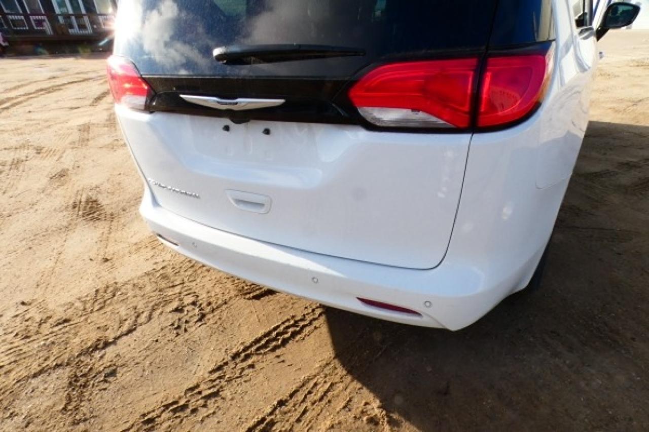 2024 Chrysler Grand Caravan SXT 2WD w/Htd cloth, Htd wheel, NAV, BUC - Photo #24