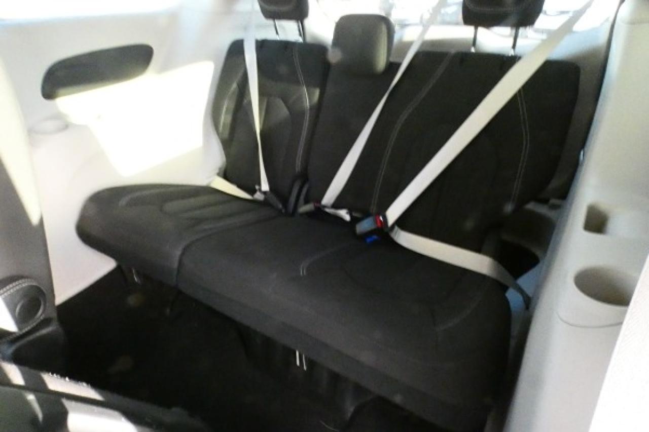 2024 Chrysler Grand Caravan SXT 2WD w/Htd cloth, Htd wheel, NAV, BUC - Photo #11