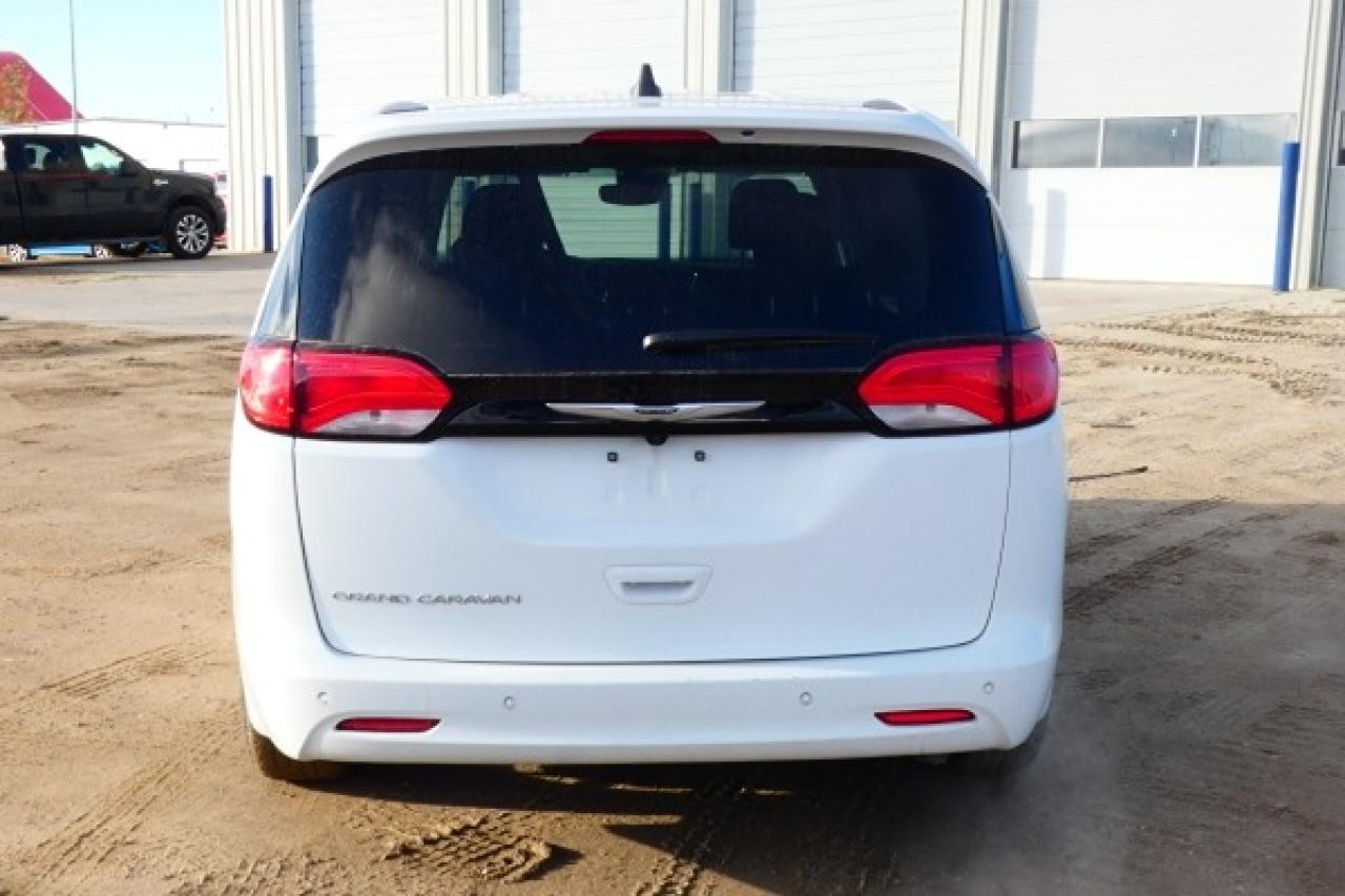 2024 Chrysler Grand Caravan SXT 2WD w/Htd cloth, Htd wheel, NAV, BUC - Photo #7