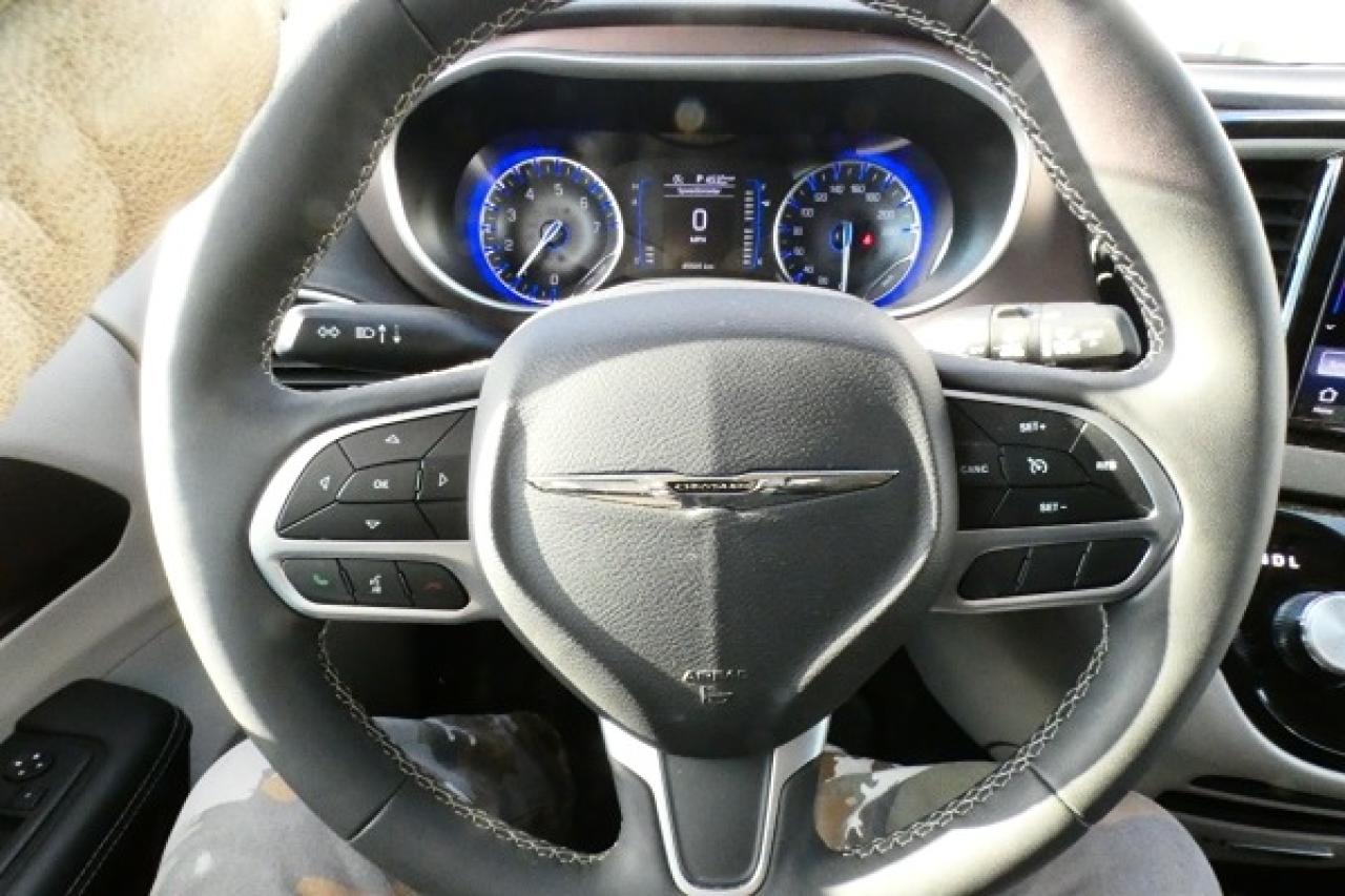 2024 Chrysler Grand Caravan SXT 2WD w/Htd cloth, Htd wheel, NAV, BUC - Photo #14
