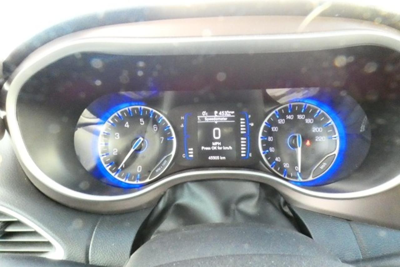 2024 Chrysler Grand Caravan SXT 2WD w/Htd cloth, Htd wheel, NAV, BUC - Photo #15