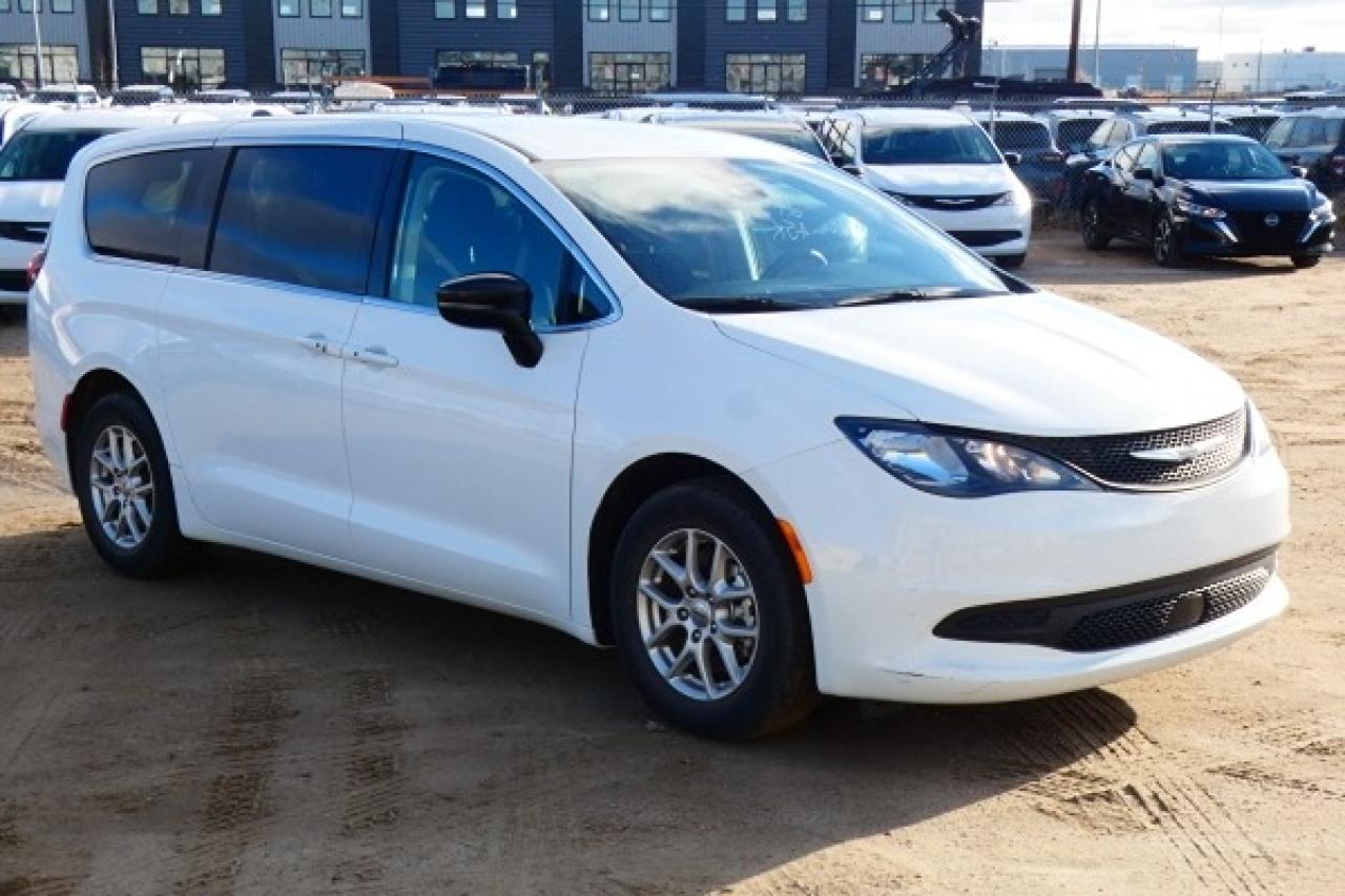 2024 Chrysler Grand Caravan SXT 2WD w/Htd cloth, Htd wheel, NAV, BUC - Photo #4