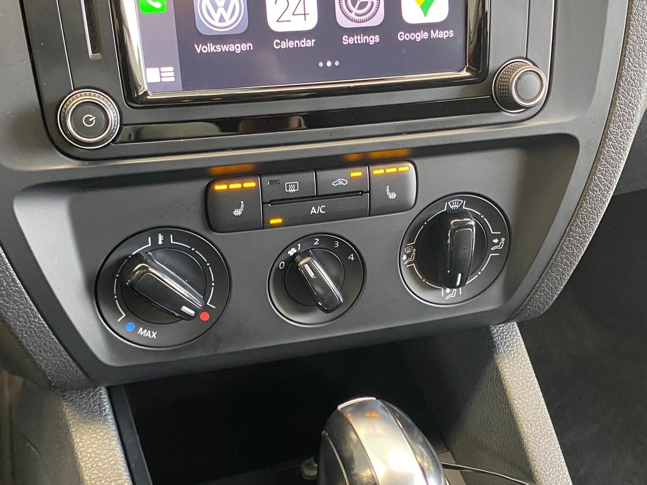 2017 Volkswagen Jetta Trendline+ApplePlay+Camera+CLEAN CARFAX Photo