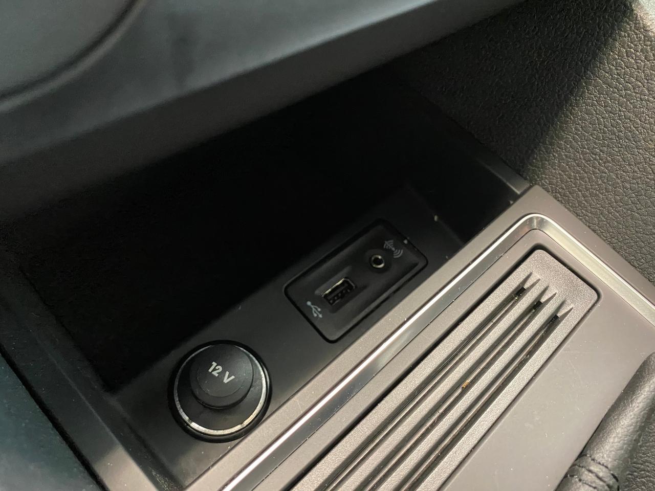 2017 Volkswagen Jetta Trendline+ApplePlay+Camera+CLEAN CARFAX Photo50