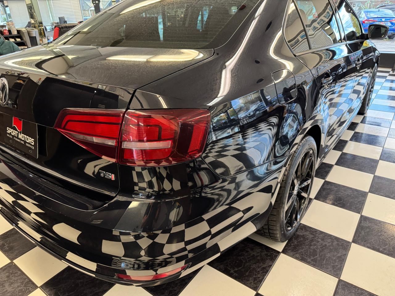 2017 Volkswagen Jetta Trendline+ApplePlay+Camera+CLEAN CARFAX Photo38