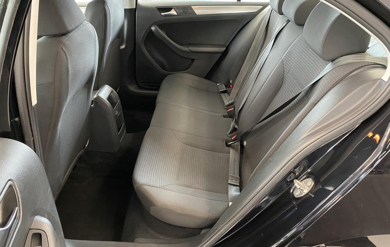 2017 Volkswagen Jetta Trendline+ApplePlay+Camera+CLEAN CARFAX Photo