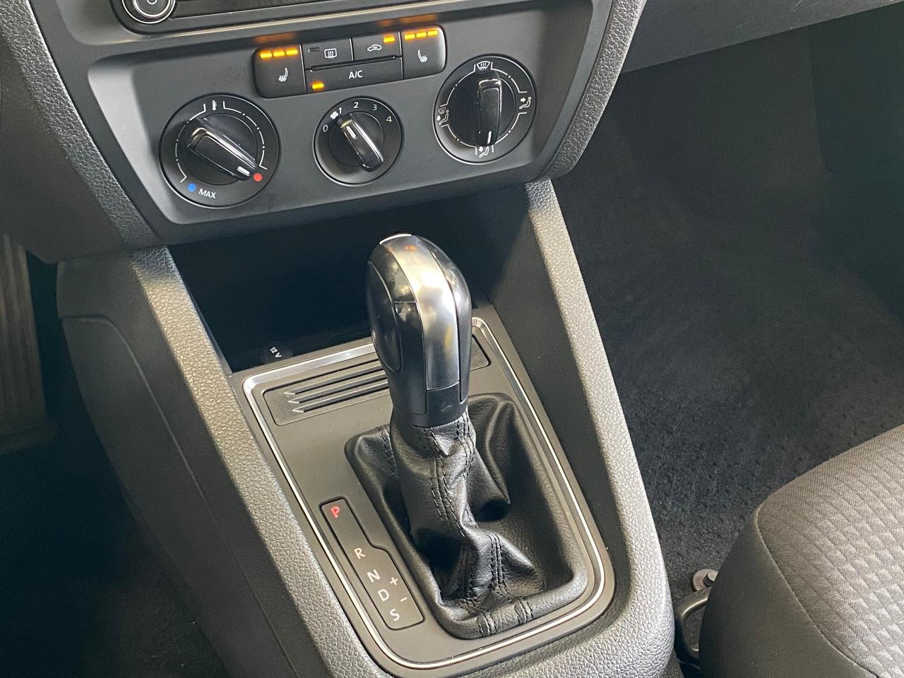 2017 Volkswagen Jetta Trendline+ApplePlay+Camera+CLEAN CARFAX Photo