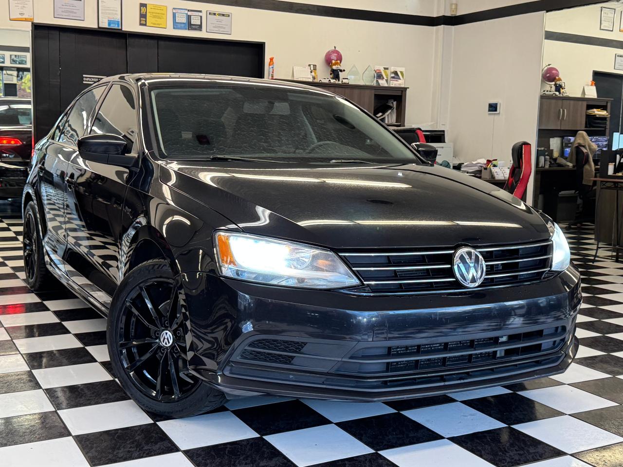 2017 Volkswagen Jetta Trendline+ApplePlay+Camera+CLEAN CARFAX Photo