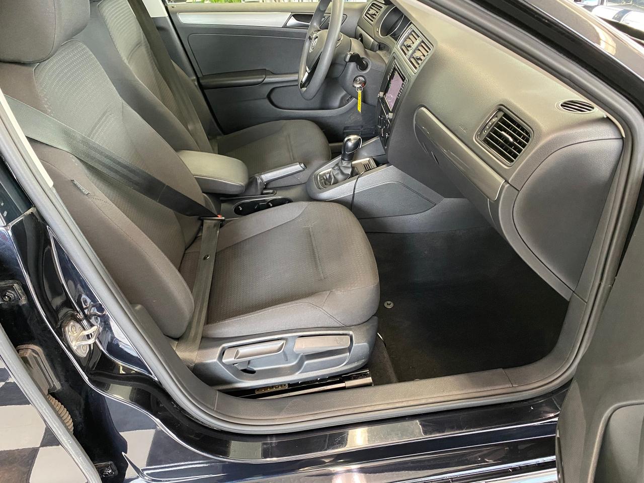 2017 Volkswagen Jetta Trendline+ApplePlay+Camera+CLEAN CARFAX Photo