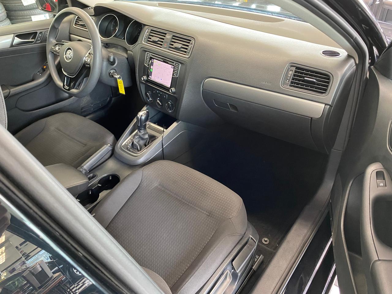 2017 Volkswagen Jetta Trendline+ApplePlay+Camera+CLEAN CARFAX Photo