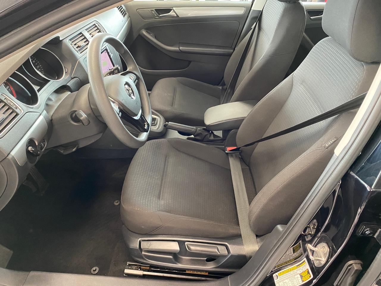 2017 Volkswagen Jetta Trendline+ApplePlay+Camera+CLEAN CARFAX Photo