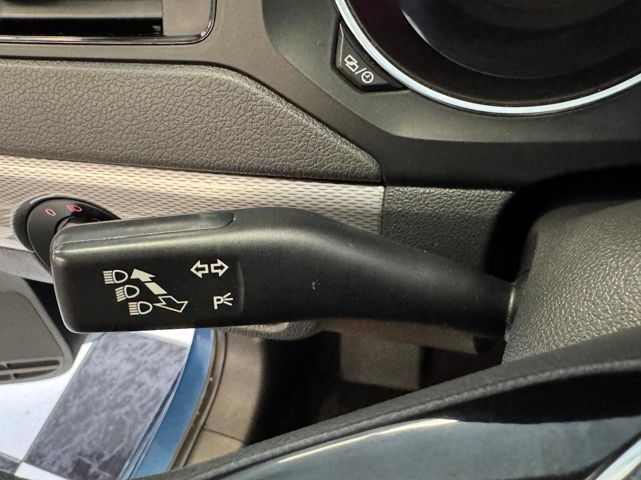 2017 Volkswagen Jetta Trendline+ApplePlay+Camera+Heated Seats+A/C Photo