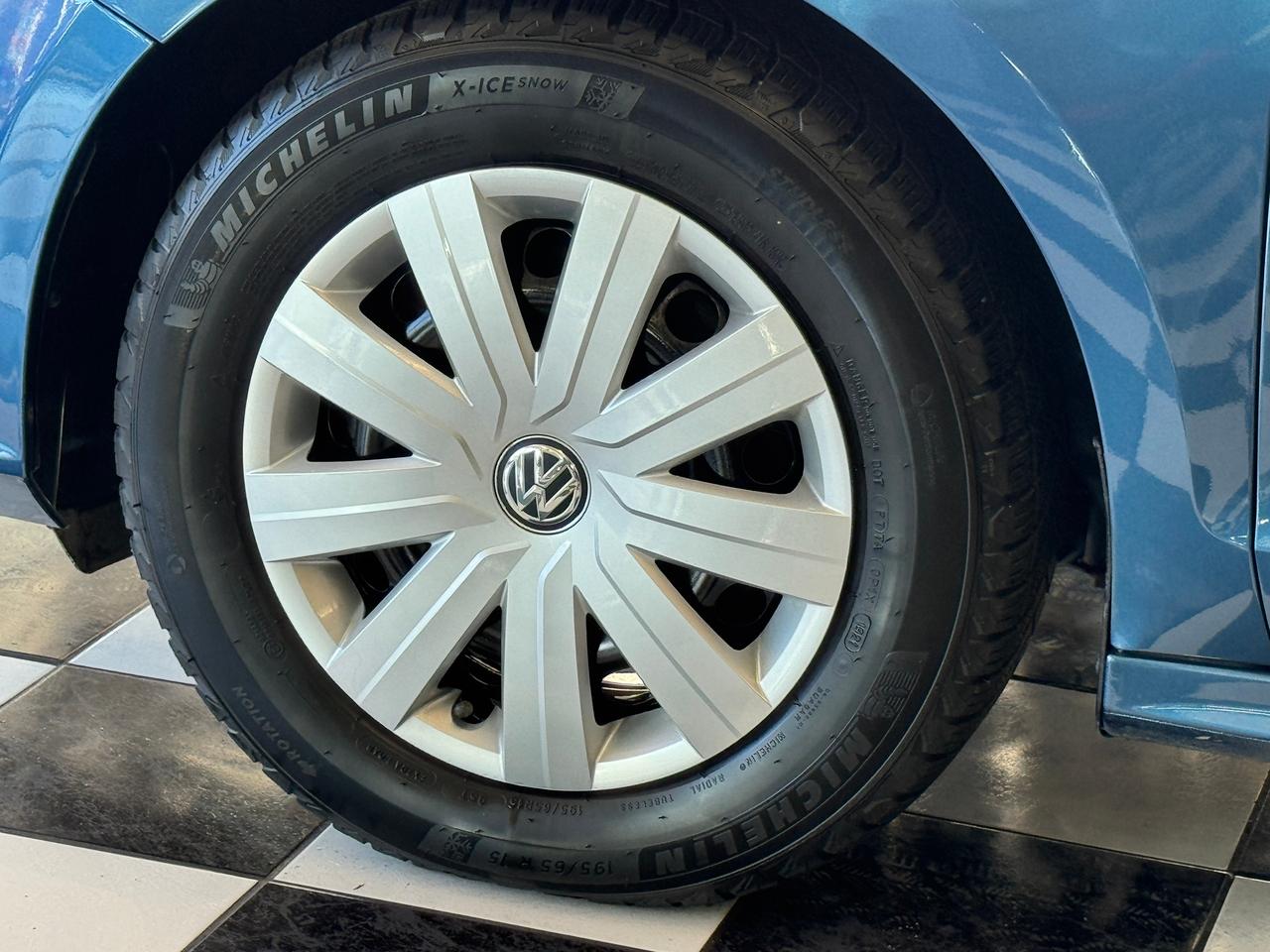 2017 Volkswagen Jetta Trendline+ApplePlay+Camera+Heated Seats+A/C Photo