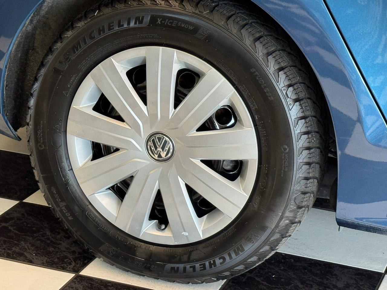 2017 Volkswagen Jetta Trendline+ApplePlay+Camera+Heated Seats+A/C Photo