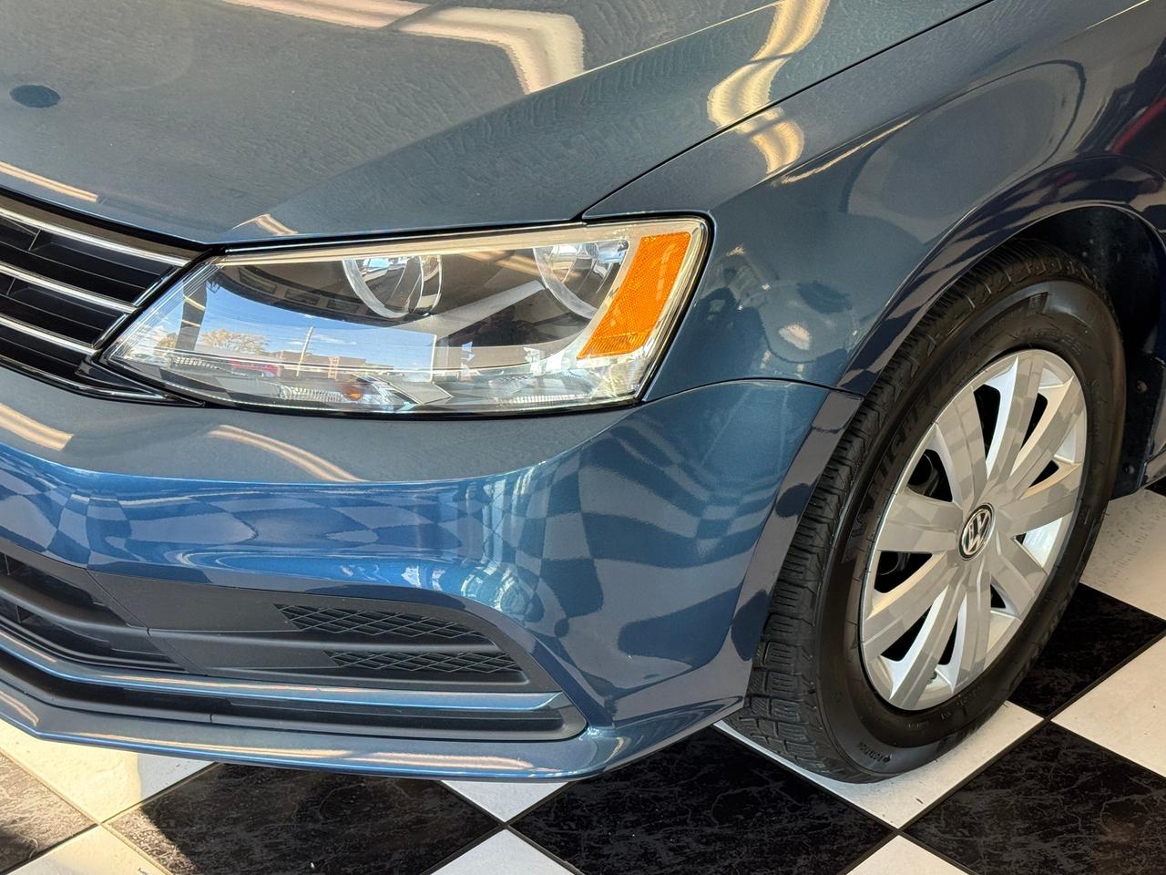 2017 Volkswagen Jetta Trendline+ApplePlay+Camera+Heated Seats+A/C Photo