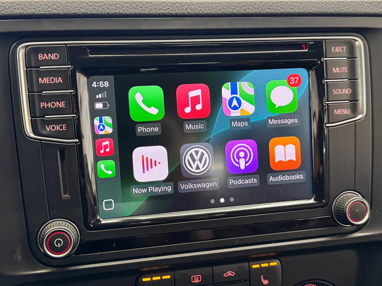 2017 Volkswagen Jetta Trendline+ApplePlay+Camera+Heated Seats+A/C Photo