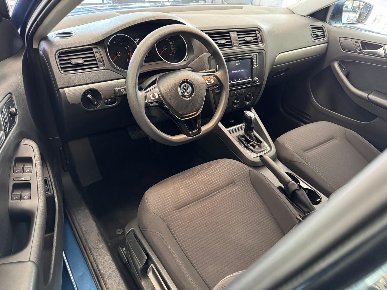 2017 Volkswagen Jetta Trendline+ApplePlay+Camera+Heated Seats+A/C Photo
