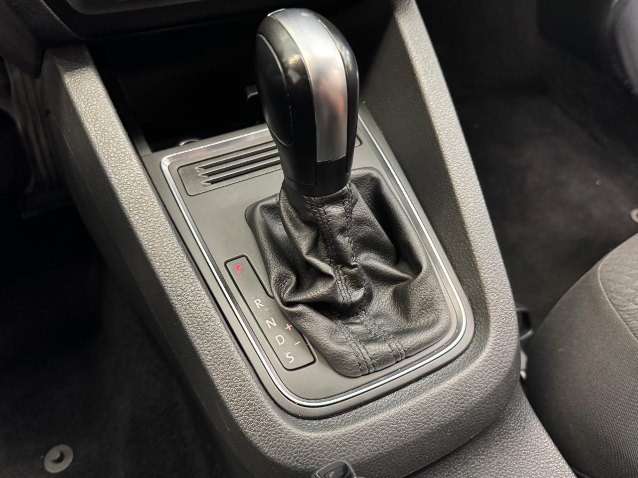 2017 Volkswagen Jetta Trendline+ApplePlay+Camera+Heated Seats+A/C Photo87