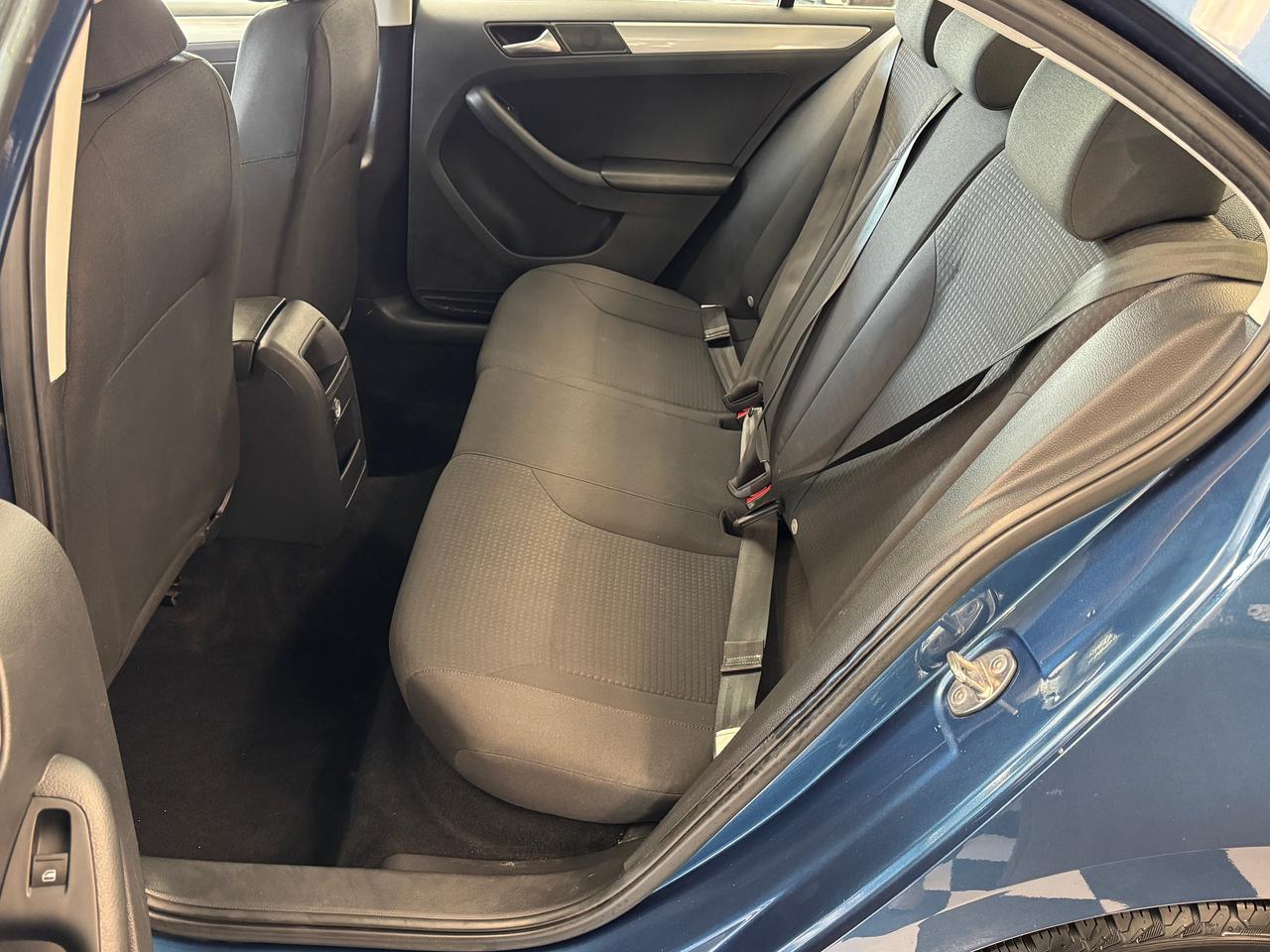 2017 Volkswagen Jetta Trendline+ApplePlay+Camera+Heated Seats+A/C Photo